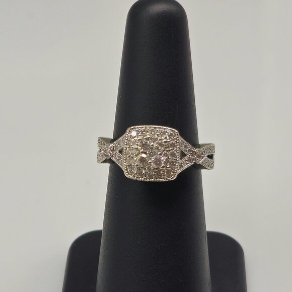 GOLD CLUSTER DIAMOND RING